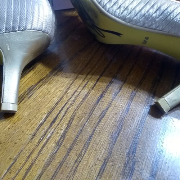 Champagne Pumps - Picture 6 of 9